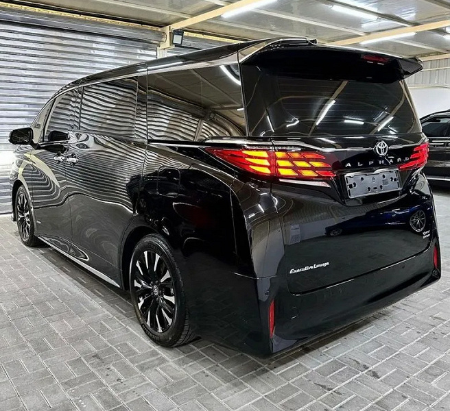 В Россию приехали минивэны Toyota Alphard 2024 — их поставляют из Южной ...
